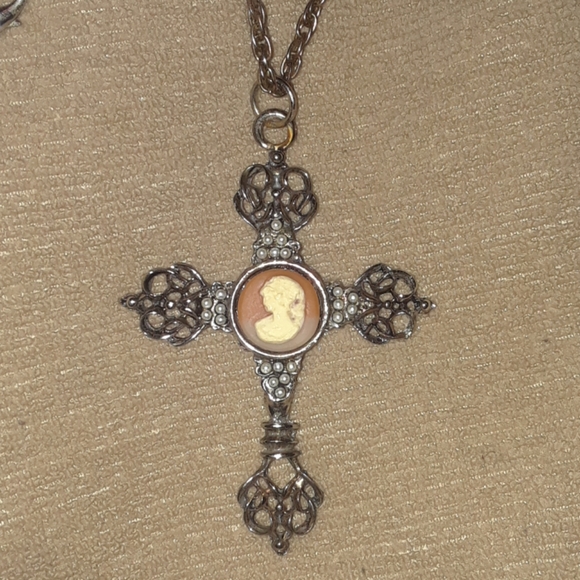 3 Necklaces - Picture 5 of 8